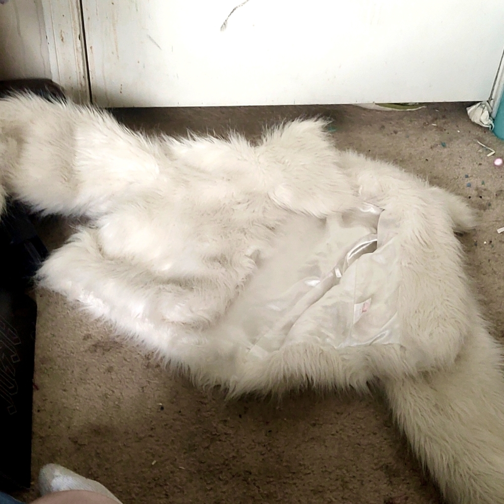 Medium white fluffy coat